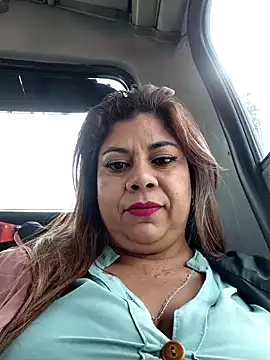 Laura-Hernandez online show from May 15, 2:35 pm
