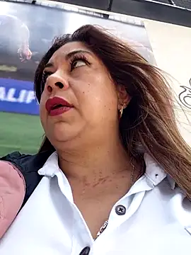 Laura-Hernandez online show from May 23, 3:38 pm