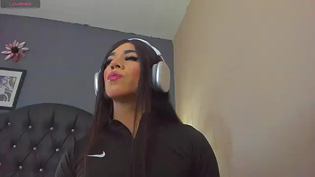 Kenia Fox online show from January 18, 7:26 pm