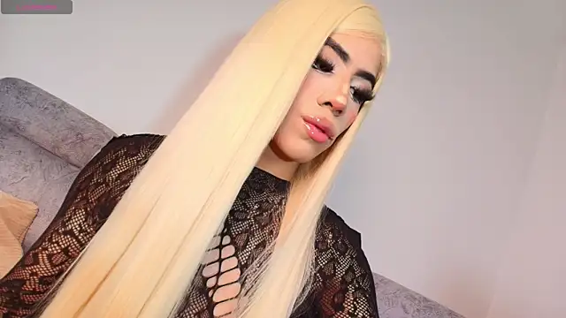 Snapshot of Kenia_Fox chatting on October 30, 1:23 pm Kenia Fox online show from October 30, 1:23 pm