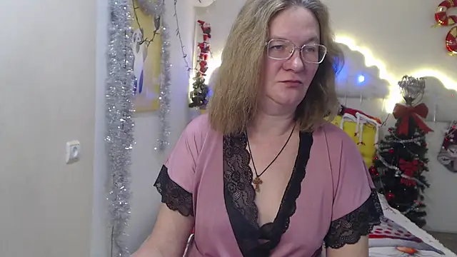 Snapshot of HolyMilfa chatting on December 13, 10:30 am HolyMilfa online show from December 13, 10:30 am