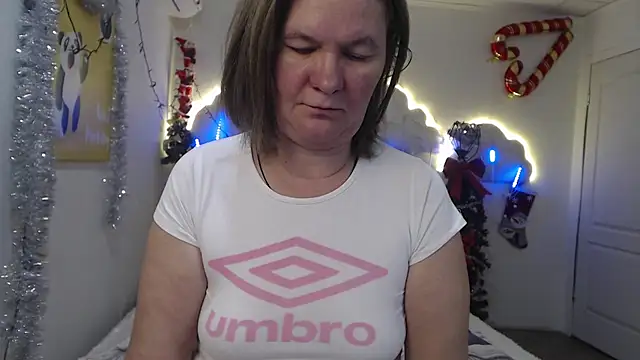 Snapshot of HolyMilfa chatting on December 20, 10:27 am HolyMilfa online show from December 20, 10:27 am