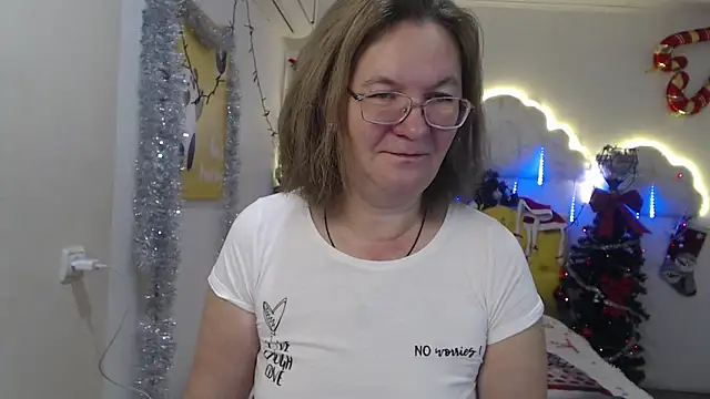 Snapshot of HolyMilfa chatting on December 26, 7:24 am HolyMilfa online show from December 26, 7:24 am