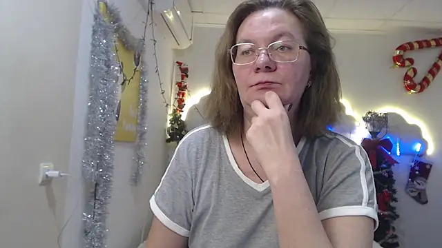 Snapshot of HolyMilfa chatting on January 5, 2:08 pm HolyMilfa online show from January 5, 2:08 pm