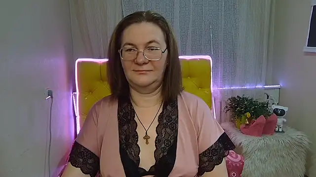 Snapshot of HolyMilfa chatting on February 1, 7:36 am HolyMilfa online show from February 1, 7:36 am