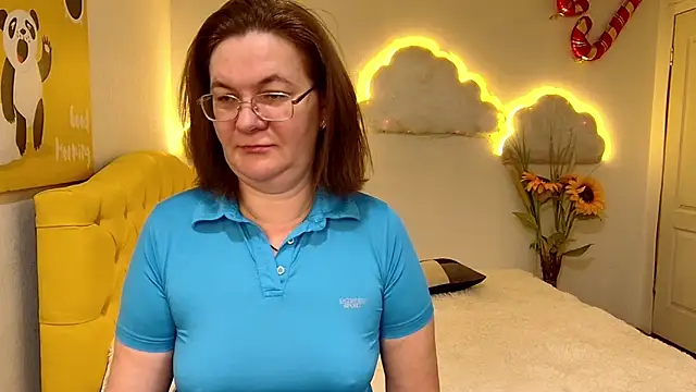 Snapshot of HolyMilfa chatting on February 2, 7:41 am HolyMilfa online show from February 2, 7:41 am