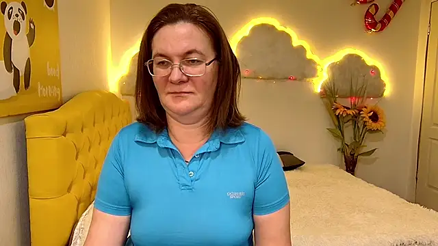 Snapshot of HolyMilfa chatting on February 2, 2:02 pm HolyMilfa online show from February 2, 2:02 pm