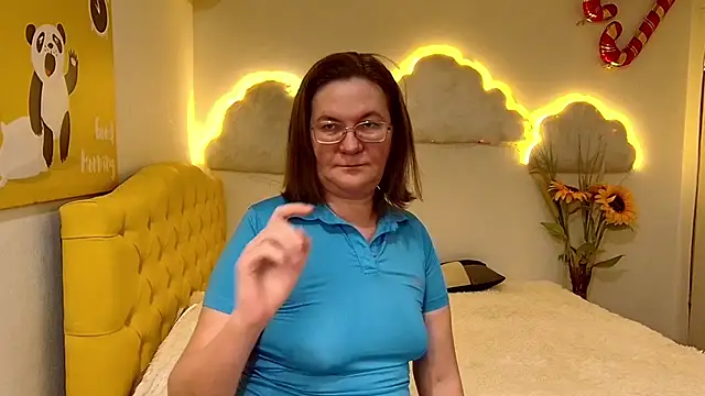 Snapshot of HolyMilfa chatting on February 2, 5:04 pm HolyMilfa online show from February 2, 5:04 pm