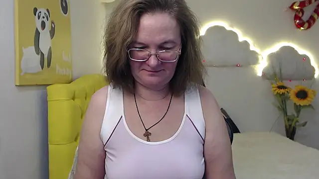 Snapshot of HolyMilfa chatting on February 7, 10:29 am HolyMilfa online show from February 7, 10:29 am