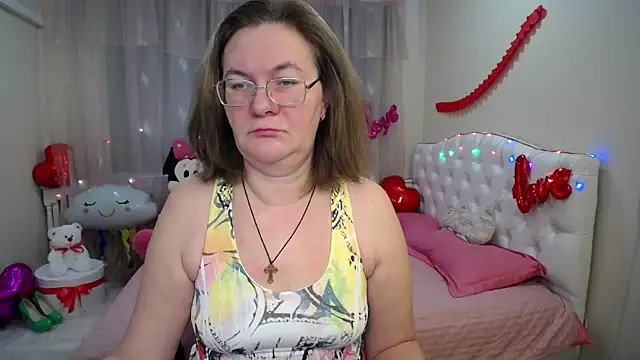 Snapshot of HolyMilfa chatting on February 12, 7:44 am HolyMilfa online show from February 12, 7:44 am