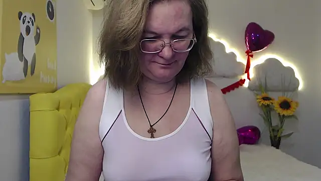 Snapshot of HolyMilfa chatting on February 21, 7:45 am HolyMilfa online show from February 21, 7:45 am