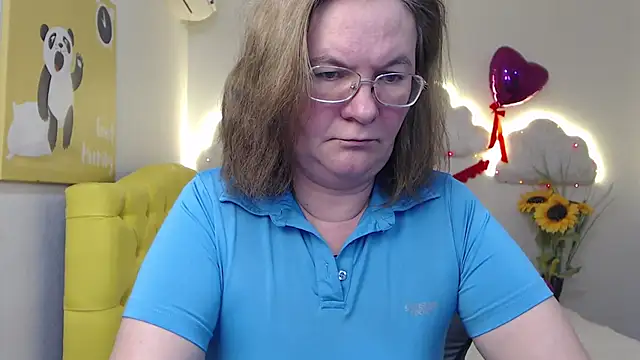 Snapshot of HolyMilfa chatting on March 7, 4:55 pm HolyMilfa online show from March 7, 4:55 pm