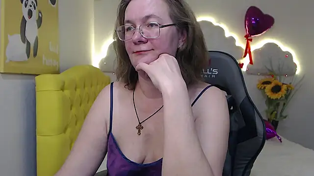 Snapshot of HolyMilfa chatting on March 9, 4:11 pm HolyMilfa online show from March 9, 4:11 pm