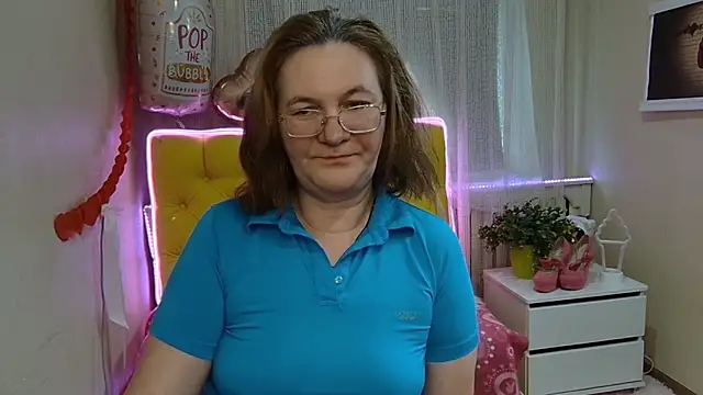 Snapshot of HolyMilfa chatting on March 11, 11:01 am HolyMilfa online show from March 11, 11:01 am