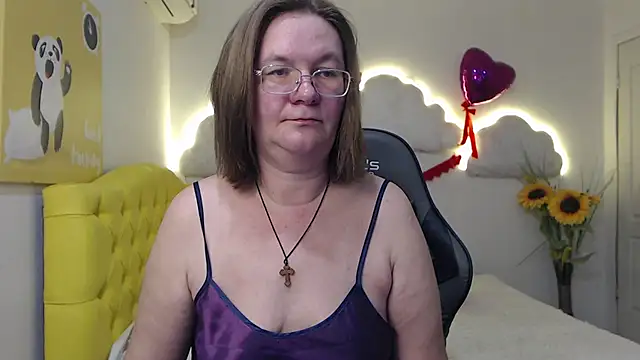 Snapshot of HolyMilfa chatting on March 21, 11:01 am HolyMilfa online show from March 21, 11:01 am