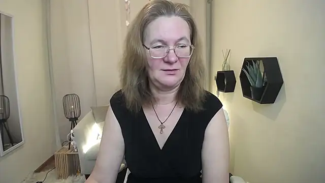 Snapshot of HolyMilfa chatting on February 17, 1:18 pm HolyMilfa online show from February 17, 1:18 pm