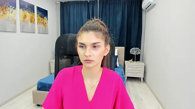 MiaAxel online show from January 11, 11:45 am