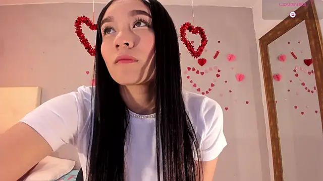 Snapshot of Maia_W10 chatting on February 19, 12:12 pm Maia W10 online show from February 19, 12:12 pm