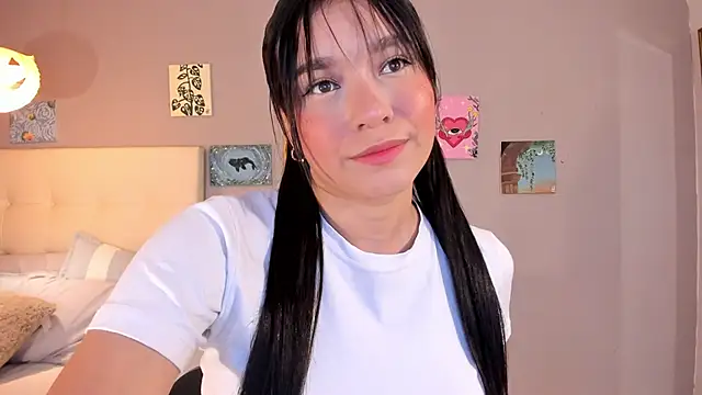 Snapshot of Maia_W10 chatting on April 28, 12:10 pm Maia W10 online show from April 28, 12:10 pm