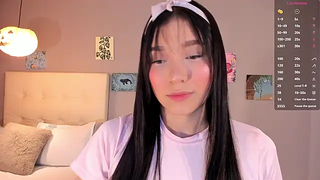 Snapshot of Maia_W10 chatting on April 29, 12:09 pm Maia W10 online show from April 29, 12:09 pm