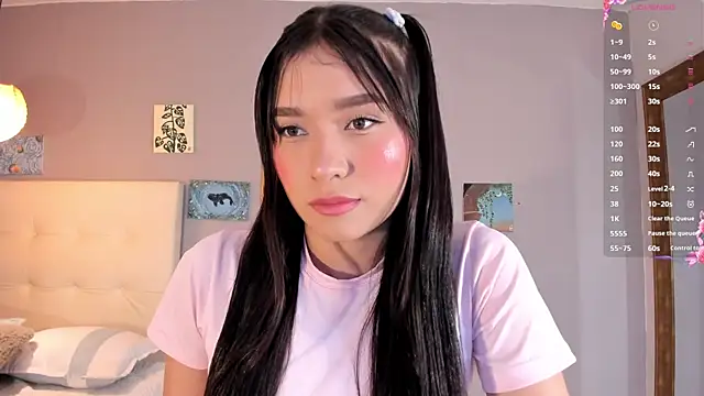 Snapshot of Maia_W10 chatting on May 6, 12:32 pm Maia W10 online show from May 6, 12:32 pm