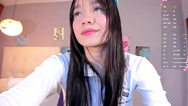 Snapshot of Maia_W10 chatting on May 11, 12:22 pm Maia W10 online show from May 11, 12:22 pm