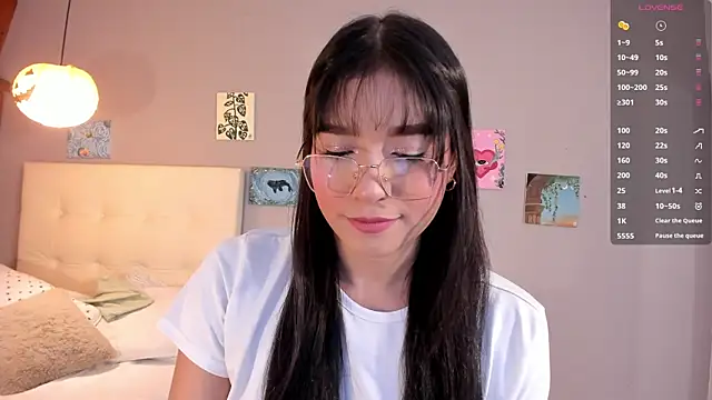Snapshot of Maia_W10 chatting on May 22, 12:11 pm Maia W10 online show from May 22, 12:11 pm