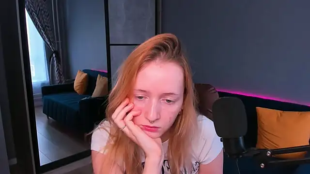 OddlyFamiliar online show from December 19, 10:13 am
