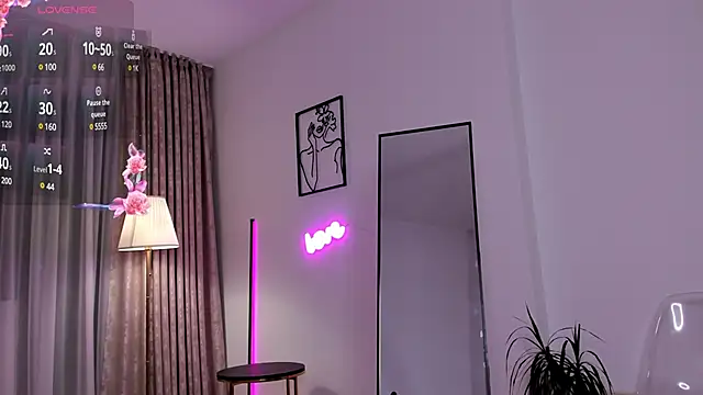 JuicyyPeach  online show from March 10, 11:49 pm