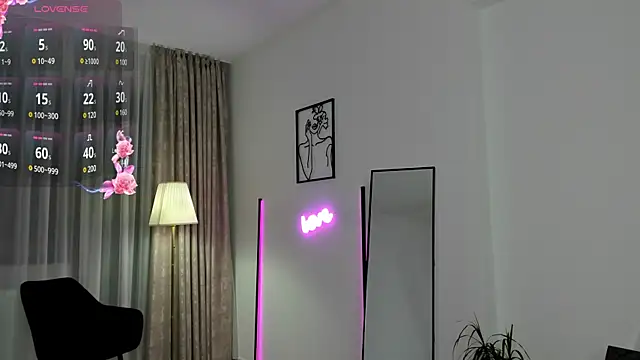 JuicyyPeach  online show from March 17, 9:02 pm