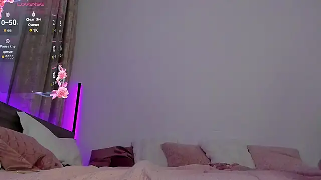 JuicyyPeach  online show from March 22, 3:20 am