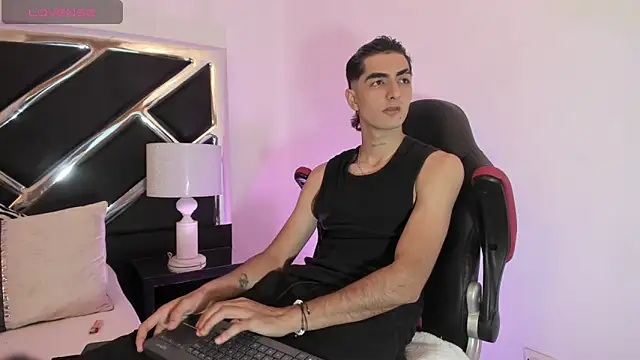 Snapshot of DimitryHank chatting on January 17, 6:33 pm DimitryHank online show from January 17, 6:33 pm