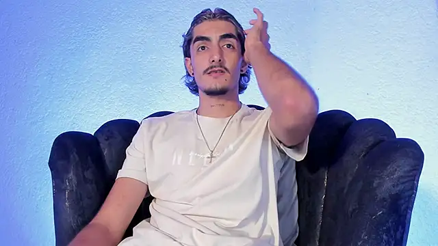 Snapshot of DimitryHank chatting on February 5, 9:03 am DimitryHank online show from February 5, 9:03 am