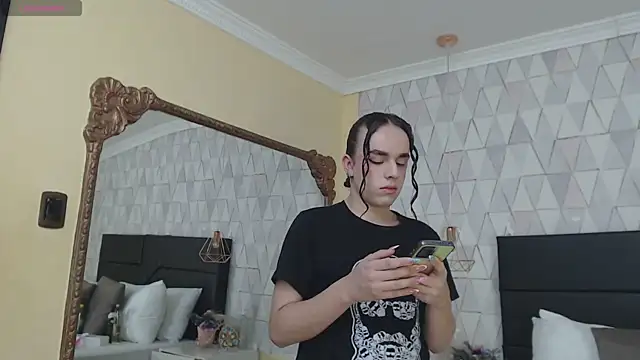 Snapshot of JustinePerry chatting on October 3, 3:47 am JustinePerry online show from October 3, 3:47 am