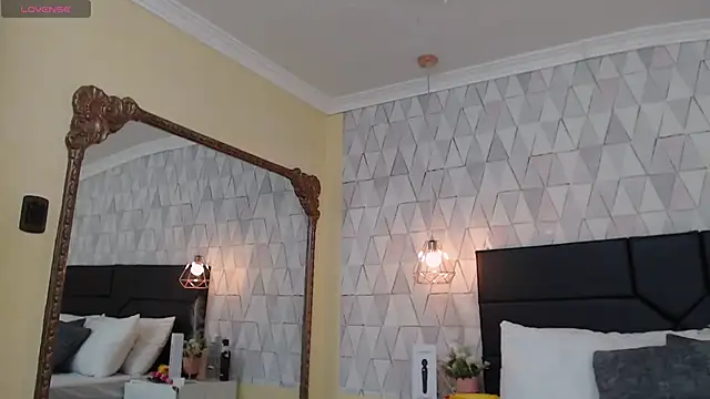 Snapshot of JustinePerry chatting on October 7, 3:25 am JustinePerry online show from October 7, 3:25 am