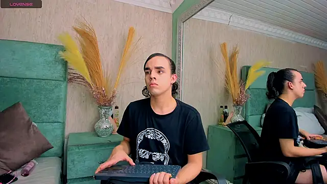 Snapshot of JustinePerry chatting on October 12, 8:41 pm JustinePerry online show from October 12, 8:41 pm