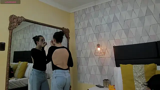 Snapshot of JustinePerry chatting on October 18, 3:42 am JustinePerry online show from October 18, 3:42 am