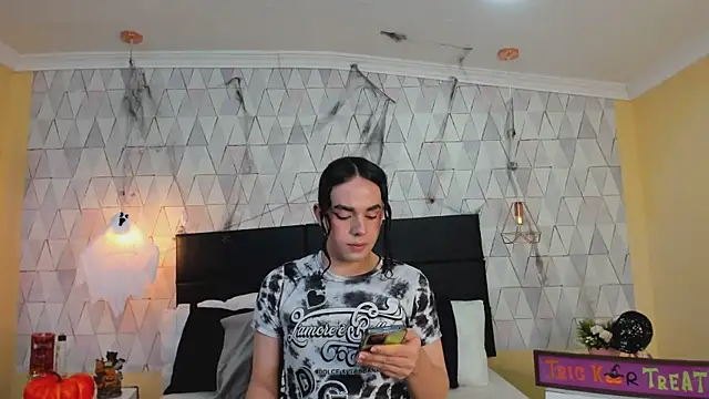 Snapshot of JustinePerry chatting on October 22, 3:51 am JustinePerry online show from October 22, 3:51 am