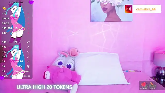 Snapshot of Trixiroy chatting on April 26, 3:37 am Trixiroy online show from April 26, 3:37 am