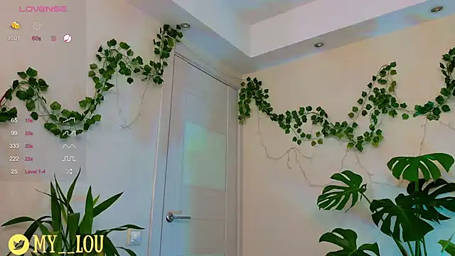 Snapshot of MyLou_ chatting on December 14, 6:52 pm MyLou online show from December 14, 6:52 pm
