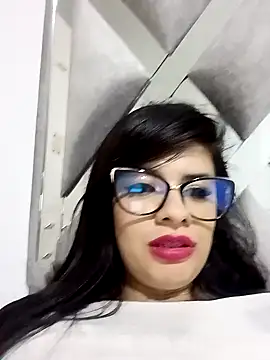 evelingjoyy online show from December 19, 4:41 am