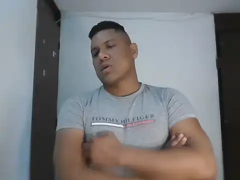 Snapshot of latinblack01 chatting on November 10, 9:47 pm latinblack01 online show from November 10, 9:47 pm