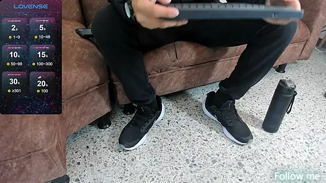 Snapshot of Samuel_Up chatting on January 24, 3:43 am Samuel Up online show from January 24, 3:43 am