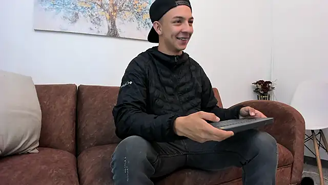 Snapshot of Samuel_Up chatting on February 13, 4:00 am Samuel Up online show from February 13, 4:00 am