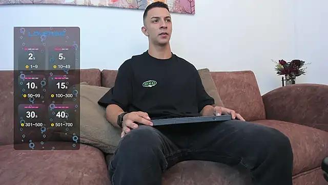 Snapshot of Samuel_Up chatting on March 9, 4:27 am Samuel Up online show from March 9, 4:27 am