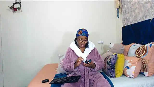 Snapshot of veronica1xxx chatting on May 21, 12:06 am veronica1xxx online show from May 21, 12:06 am