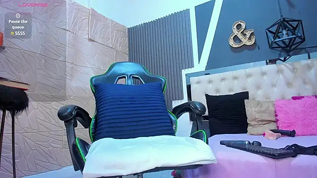 alexa andherson online show from March 14, 6:39 pm