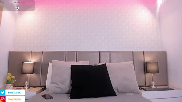 Eevee Taylor online show from July 1, 2:02 am
