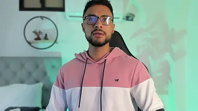 LiamGarcia1 online show from December 16, 5:59 am