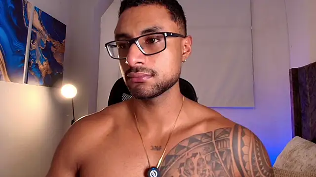 LiamGarcia1 online show from May 7, 2:28 am